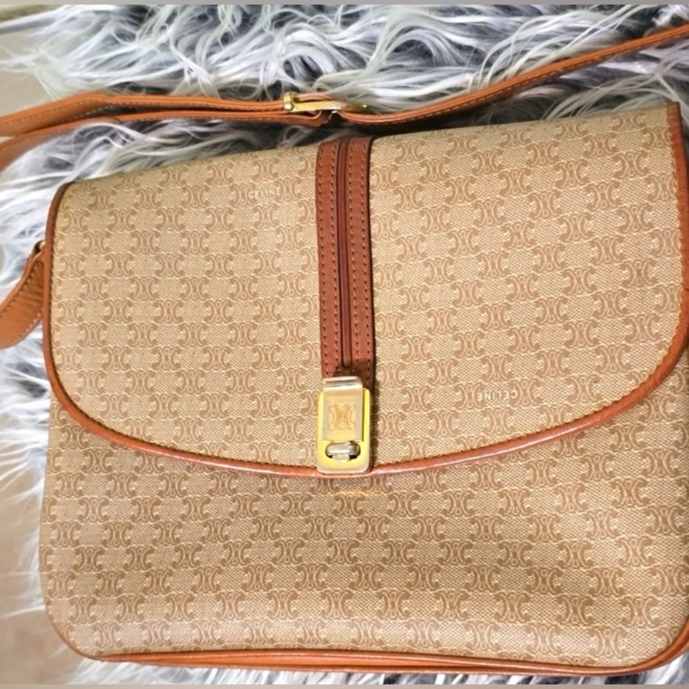 Celine M06 Tan and Brown Crossbody | Macadam Triomphe | Size: 1.5 X 7.5 X 9.5 - Picture 3 of 17